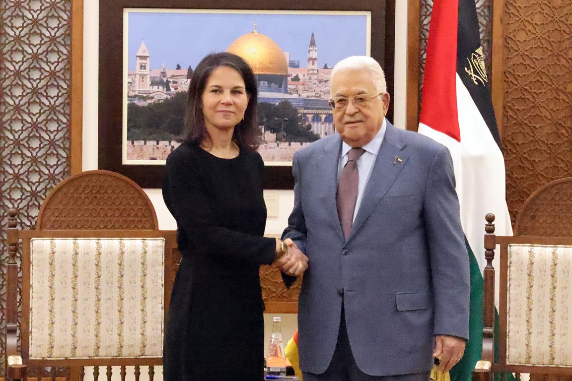 الرئيس أثناء لقائه وزيرة الخارجية الألمانية أنالينا بيربوك (تصوير: ثائر غنايم)